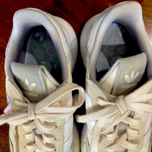 Adidas Retropy Sneaker, 7.5 Wmn. Offwhite, lavender, gray. Great condition. - Picture 6 of 6